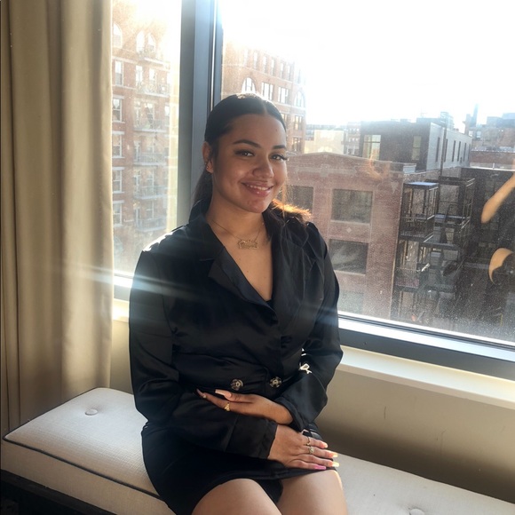 Meet your Posher, Danae - Picture 1 of 1